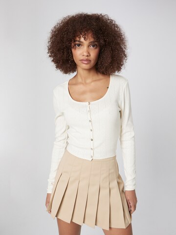 Cardigan 'Cami' Daahls by Emma Roberts exclusively for ABOUT YOU en beige : devant