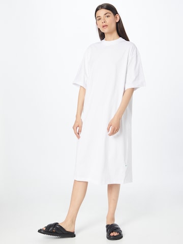 Urban Classics فستان بلون أبيض: الأمام