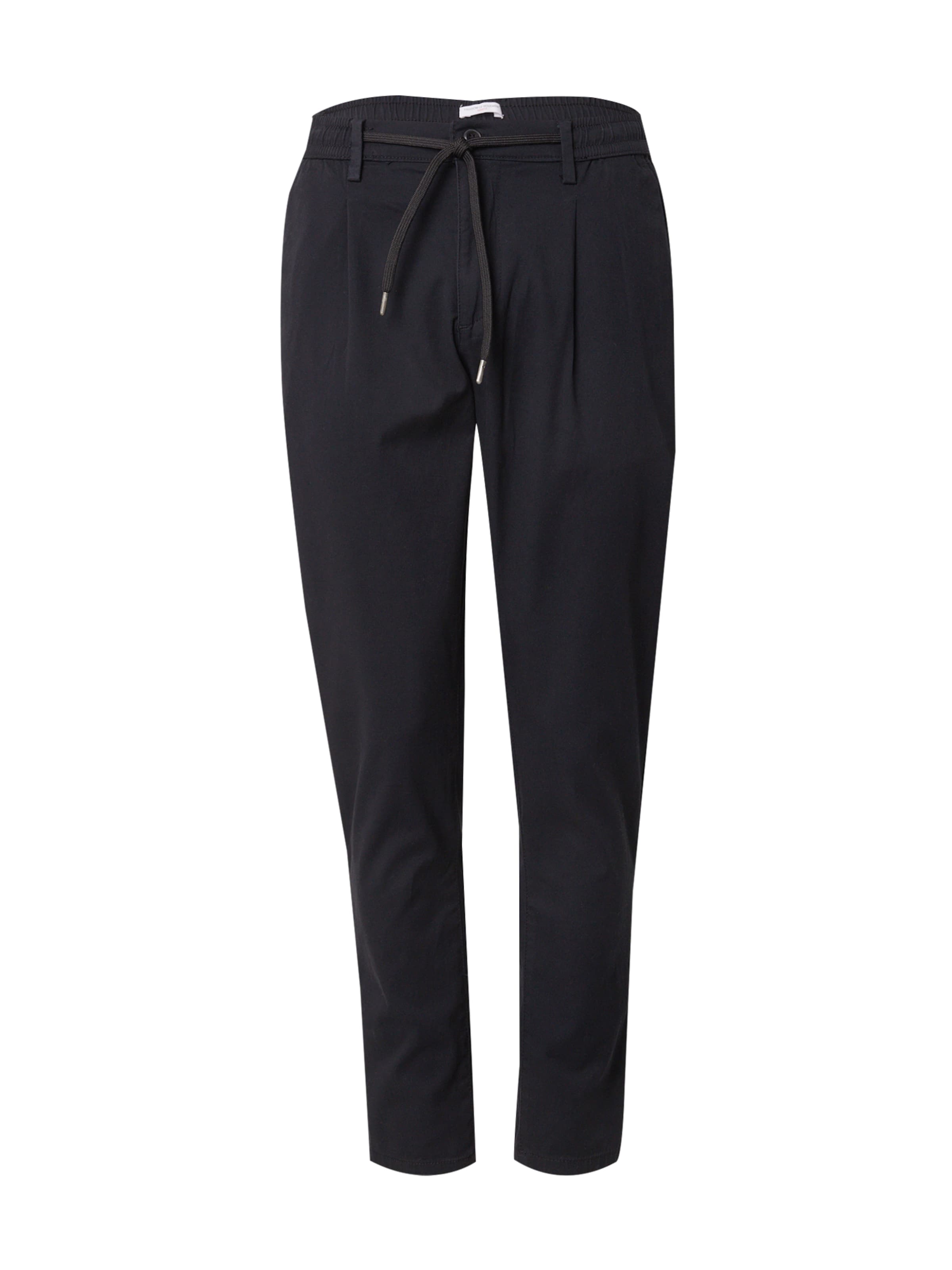 Lindbergh Pleat-front trousers in Black: front