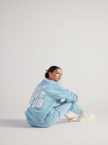 HOLLY LOLLY Sweatshirt in Blue: front