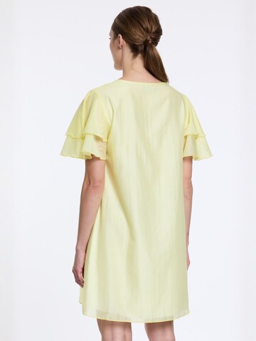Robe Ana Alcazar en jaune