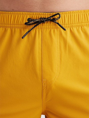 Regular Pantalon 'Airframe swim shorts' PME Legend en orange