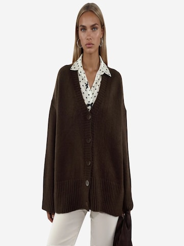 Cardigan Viorna en marron : devant