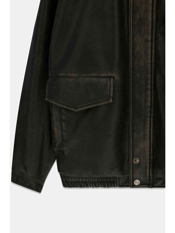 GUESS Between-Season Jacket in Black