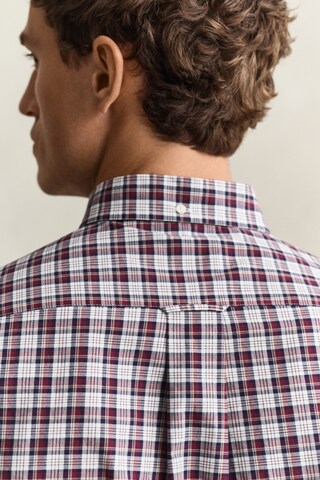 GANT Regular Fit Paita värissä punainen