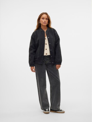 VERO MODA Overgangsjakke 'Amber' i sort