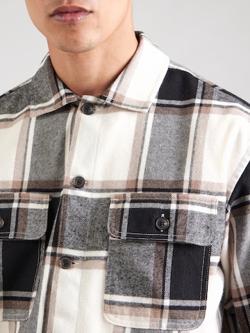 JACK & JONES Comfort Fit Риза 'JJECHARGE' в бежово