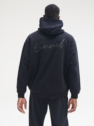 Sinned x ABOUT YOU Sweatshirt 'Aaron ' i svart