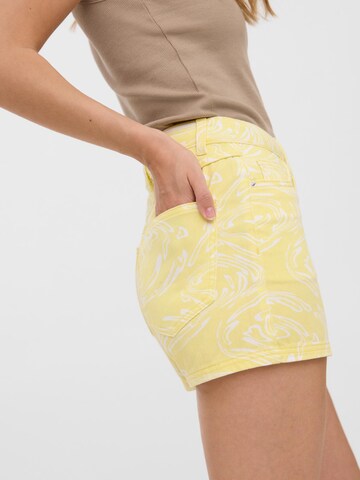 VERO MODA - Slimfit Calças 'NINETEEEN' em amarelo