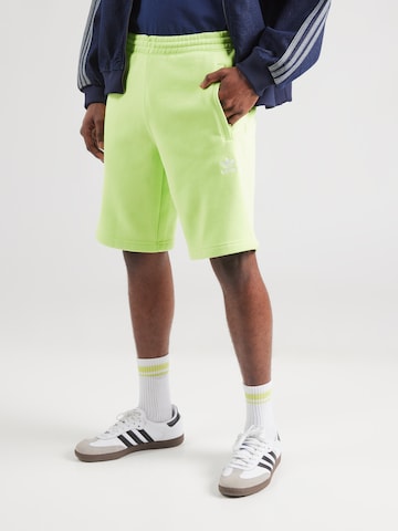 regular Pantaloni 'Trefoil Essentials' di ADIDAS ORIGINALS in verde: frontale