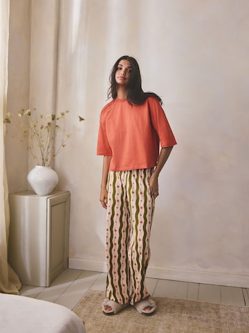 Pijama de la Next pe verde