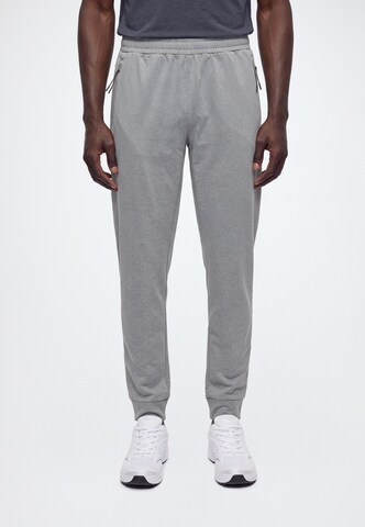 4F Tapered Sportbroek in Grijs: voorkant