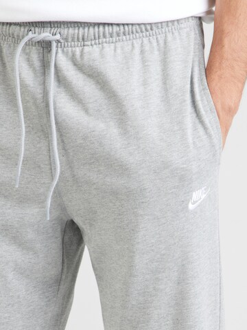 Nike Sportswear Alt kitsenev Püksid 'CLUB', värv hall