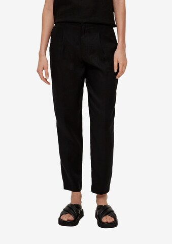 s.Oliver Tapered Pleated Pants in Black: front