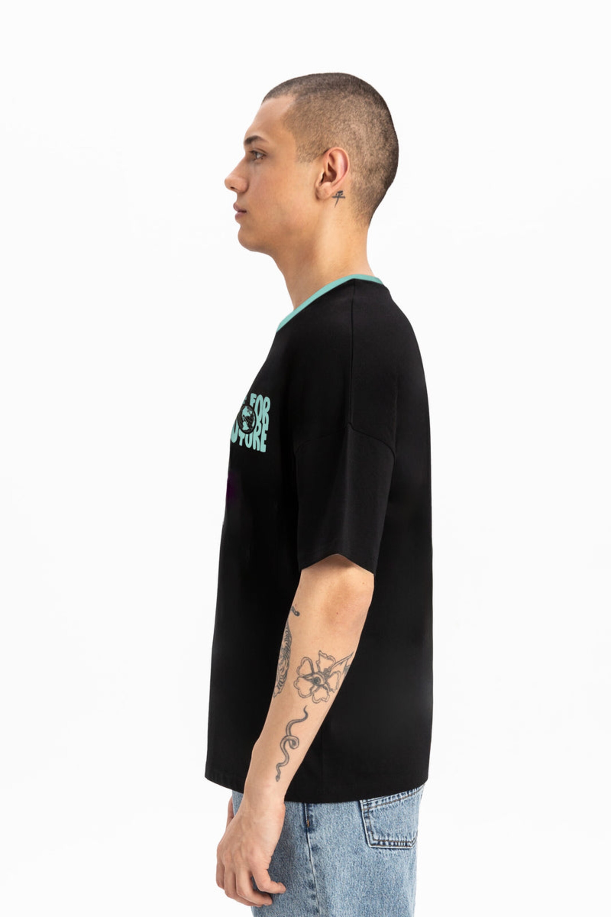 UNIQVIBE T-Shirt in Schwarz