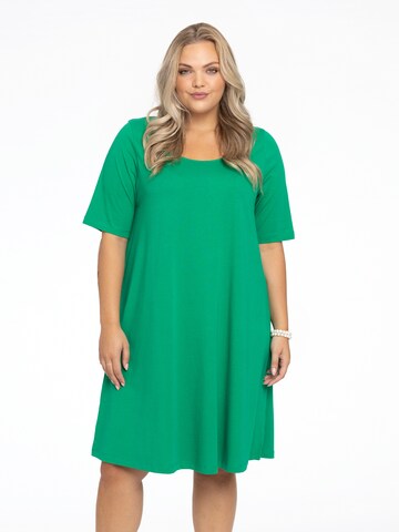 Yoek Dress in Green: front