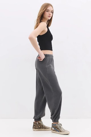 No Matter What Baggy Hose in Schwarz