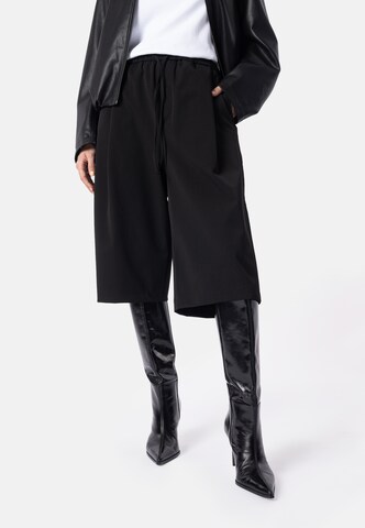 Loosefit Pantaloni con pieghe 'Lixi' di Elias Rumelis in nero: frontale