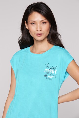 Soccx Shirt mit Jaquard Streifen und Rücken-Print in Blau