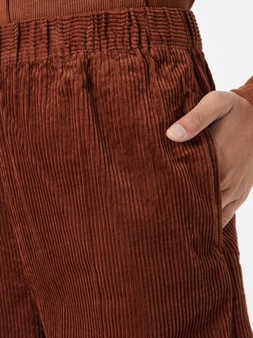 Wide Leg Pantalon à plis OVS en marron