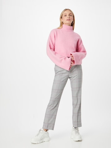 Regular Pantalon à plis COMMA en gris