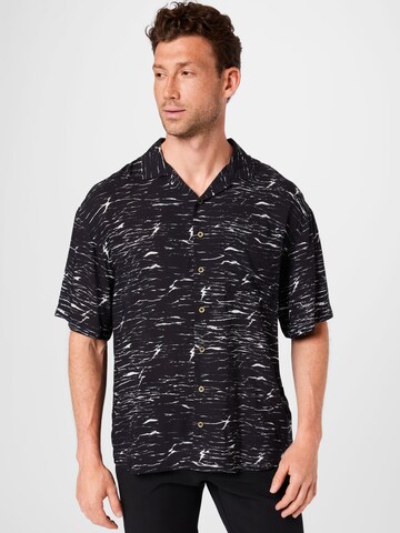 QUIKSILVER Regular fit Athletic button up shirt 'VEINSCOSE' in Black: front