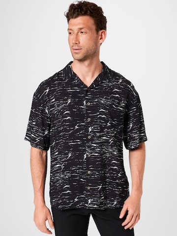 QUIKSILVER Regular fit Athletic button up shirt 'VEINSCOSE' in Black: front