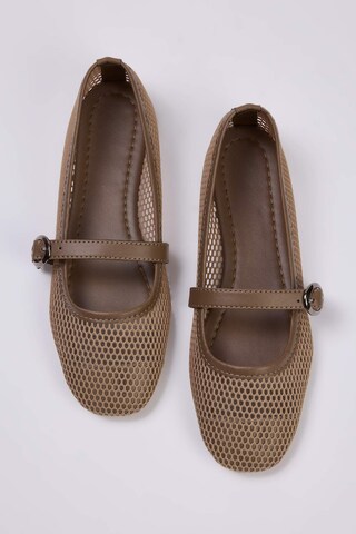 Trendyol - Bailarina en beige