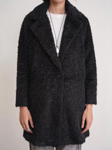 MixRay Between-Seasons Coat in Black