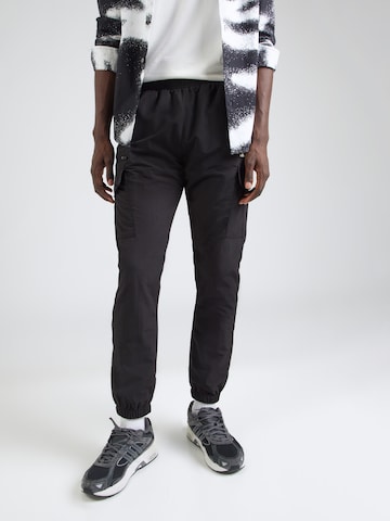 ELLESSE Tapered Cargobyxa 'Nanaimo' i svart: framsida
