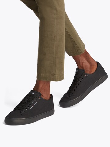 Baskets basses TOMMY HILFIGER en noir