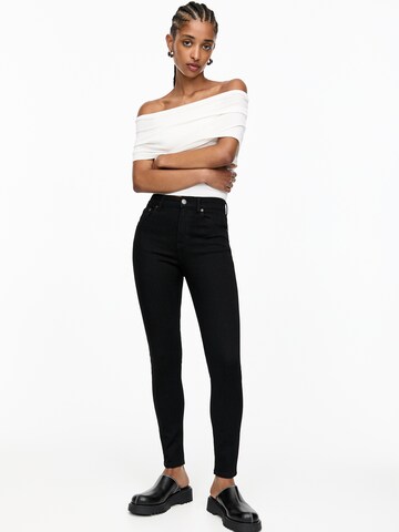 Pull&Bear Skinny Jeans in Schwarz