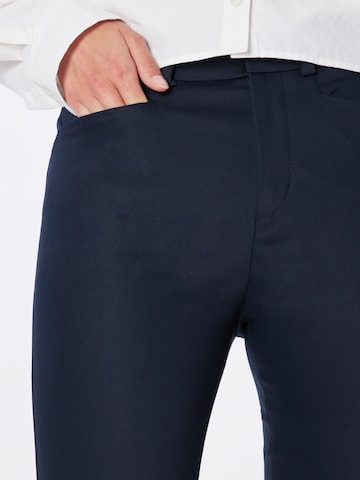 DRYKORN Regular Pleated Pants 'BASKET' in Blue