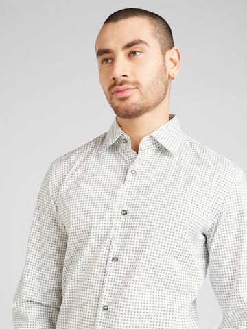 Coupe slim Chemise 'HANK' BOSS Black en blanc