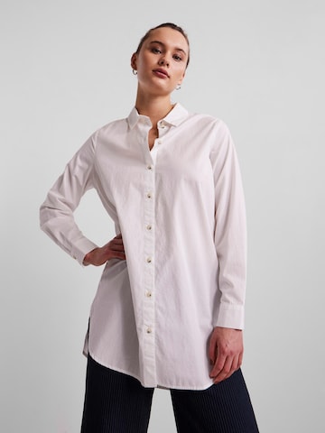 Camicia da donna 'Noma' di PIECES in bianco: frontale