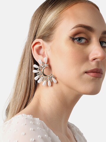 Boucles d'oreilles 'Hanifa' SOHI en blanc : devant