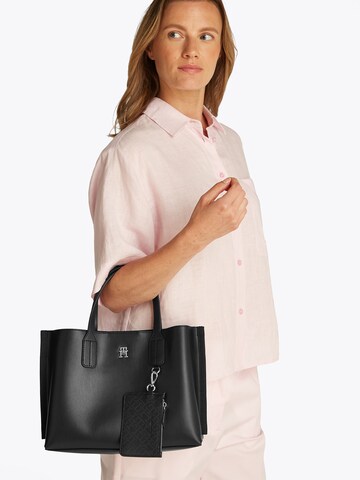 TOMMY HILFIGER Handbag 'Distinct' in Black