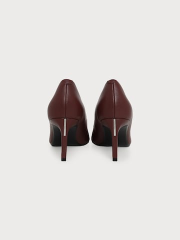 Calvin Klein Pumps 'Ess' in Braun