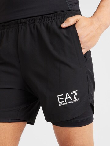 Regular Pantalon de sport EA7 Emporio Armani en noir