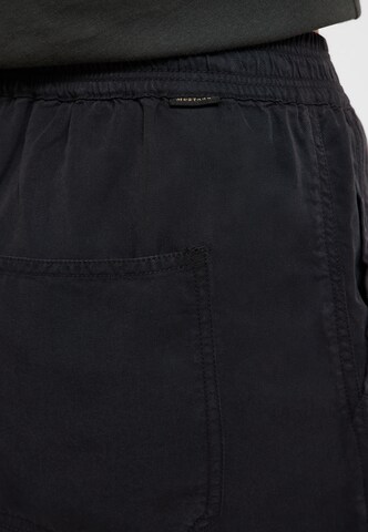MUSTANG Loosefit Shorts 'Charlottesville' in Schwarz