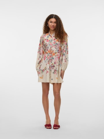 Robe-chemise 'VMKristin' VERO MODA en beige : devant