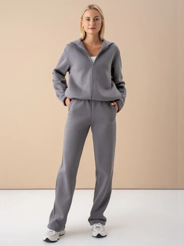 cut my fashion Tracksuit in Grey: front