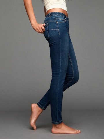 Skinny Jean Bershka en bleu : devant