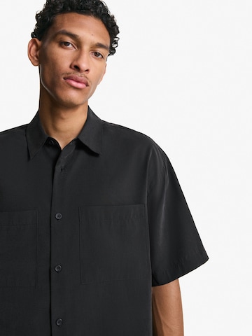 Bershka Comfort fit Button Up Shirt in Black