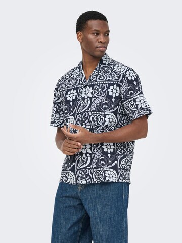 Coupe regular Chemise 'ONSWHITE' Only & Sons en bleu