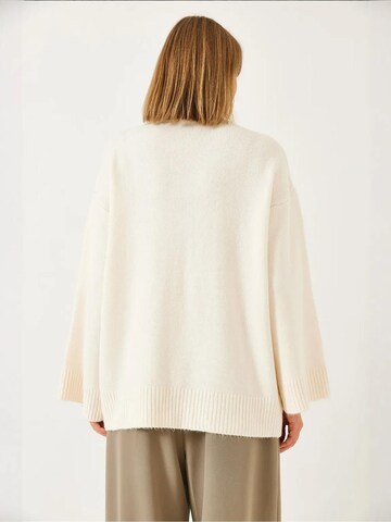 Bianco Lucci Trui in Beige