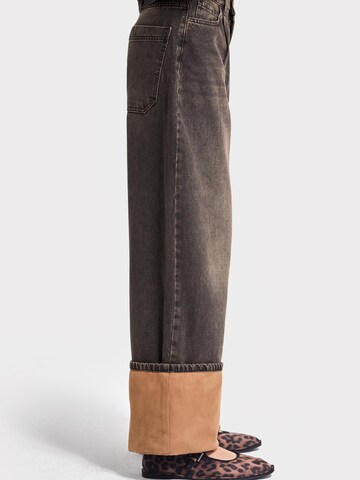 IT'S BASIC Baggy Jeans in Brown