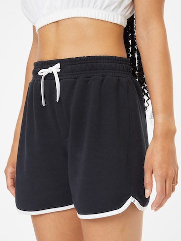 AÉROPOSTALE Regular Shorts in Schwarz