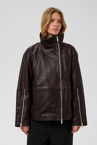 SOAKED IN LUXURY Between-season jacket in Brown: front