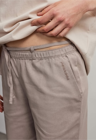 Wide leg Pantaloni 'Brunate' di Pegador in grigio
